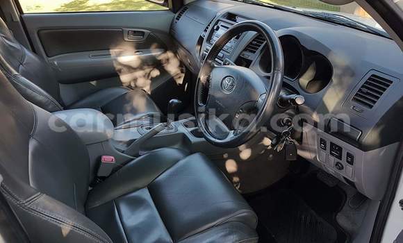 Tenga Tsaru Toyota Hilux Chena Mota in Beitbridge in Matabeleland South Tenga Tsaru Toyota Hilux Chena Mota in Beitbridge in Matabeleland South