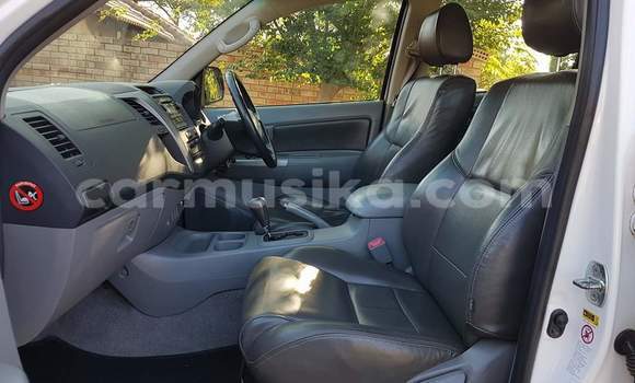 Tenga Tsaru Toyota Hilux Chena Mota in Beitbridge in Matabeleland South Tenga Tsaru Toyota Hilux Chena Mota in Beitbridge in Matabeleland South