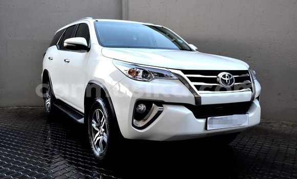 Tenga Tsaru Toyota Fortuner Chena Mota in Beitbridge in Matabeleland South