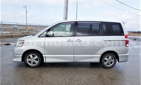Acheter Occasion Voiture Toyota Noah Gris à Beitbridge, Matabeleland South Acheter Occasion Voiture Toyota Noah Gris à Beitbridge, Matabeleland South