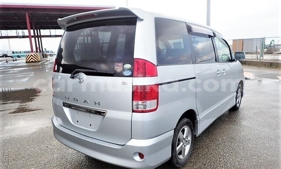 Acheter Occasion Voiture Toyota Noah Gris à Beitbridge, Matabeleland South Acheter Occasion Voiture Toyota Noah Gris à Beitbridge, Matabeleland South