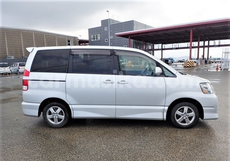 Big with watermark toyota noah matabeleland south beitbridge 20569