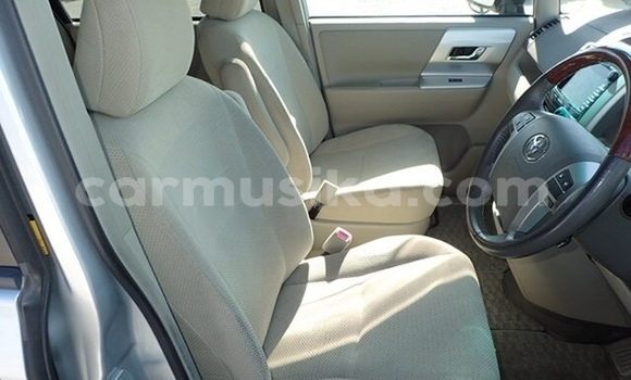 Acheter Occasion Voiture Toyota Noah Gris à Beitbridge, Matabeleland South Acheter Occasion Voiture Toyota Noah Gris à Beitbridge, Matabeleland South