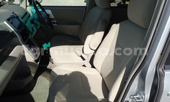 Acheter Occasion Voiture Toyota Noah Gris à Beitbridge, Matabeleland South Acheter Occasion Voiture Toyota Noah Gris à Beitbridge, Matabeleland South