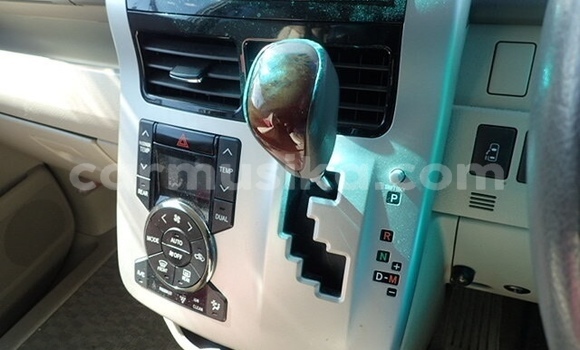 Acheter Occasion Voiture Toyota Noah Gris à Beitbridge, Matabeleland South Acheter Occasion Voiture Toyota Noah Gris à Beitbridge, Matabeleland South