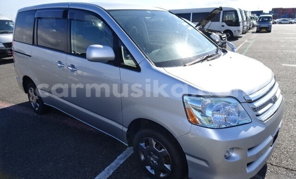 Acheter Occasion Voiture Toyota Noah Gris à Beitbridge, Matabeleland South Acheter Occasion Voiture Toyota Noah Gris à Beitbridge, Matabeleland South