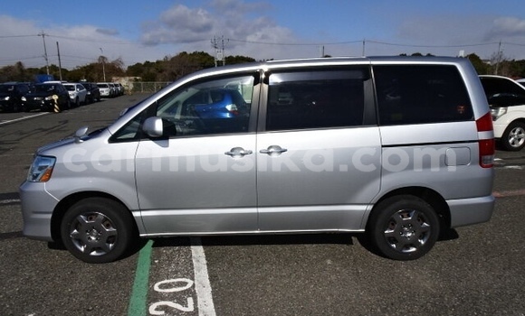 Acheter Occasion Voiture Toyota Noah Gris à Beitbridge, Matabeleland South Acheter Occasion Voiture Toyota Noah Gris à Beitbridge, Matabeleland South