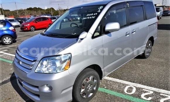 Acheter Occasion Voiture Toyota Noah Gris à Beitbridge, Matabeleland South Acheter Occasion Voiture Toyota Noah Gris à Beitbridge, Matabeleland South
