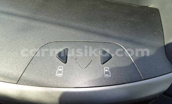 Acheter Occasion Voiture Toyota Noah Gris à Beitbridge, Matabeleland South Acheter Occasion Voiture Toyota Noah Gris à Beitbridge, Matabeleland South