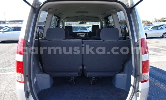 Acheter Occasion Voiture Toyota Noah Gris à Beitbridge, Matabeleland South Acheter Occasion Voiture Toyota Noah Gris à Beitbridge, Matabeleland South