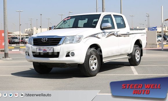 Acheter Import Voiture Toyota Hilux Blanc à Import - Dubai, Harare Acheter Import Voiture Toyota Hilux Blanc à Import - Dubai, Harare