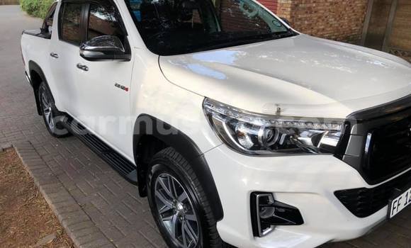 Tenga Tsaru Toyota Hilux Chena Mota in Beitbridge in Matabeleland South