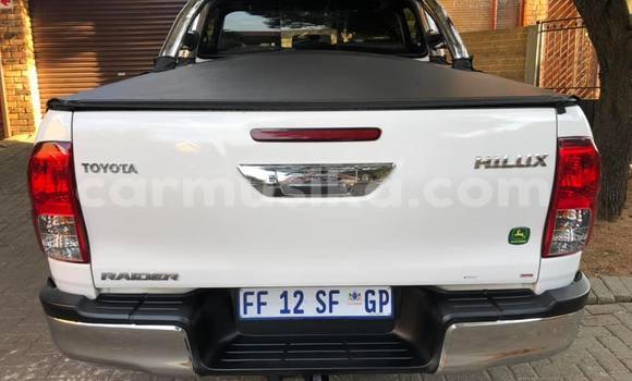 Buy Used Toyota Hilux White Car in Beitbridge in Matabeleland South Buy Used Toyota Hilux White Car in Beitbridge in Matabeleland South