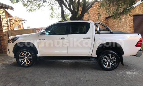 Buy Used Toyota Hilux White Car in Beitbridge in Matabeleland South Buy Used Toyota Hilux White Car in Beitbridge in Matabeleland South