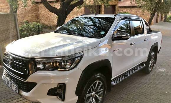 Buy Used Toyota Hilux White Car in Beitbridge in Matabeleland South Buy Used Toyota Hilux White Car in Beitbridge in Matabeleland South