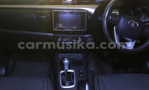 Buy Used Toyota Hilux White Car in Beitbridge in Matabeleland South Buy Used Toyota Hilux White Car in Beitbridge in Matabeleland South