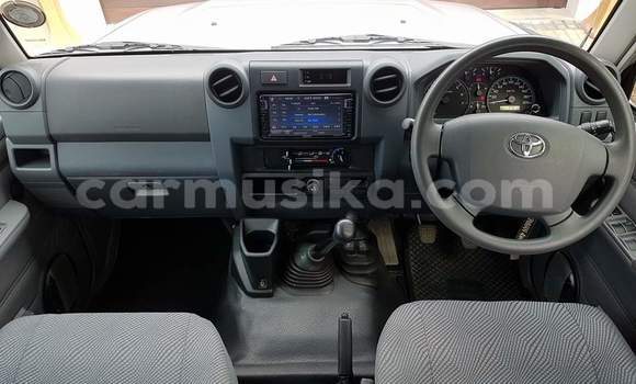 Buy Used Toyota Land Cruiser Silver Car in Beitbridge in Matabeleland South Buy Used Toyota Land Cruiser Silver Car in Beitbridge in Matabeleland South