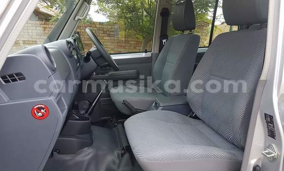 Buy Used Toyota Land Cruiser Silver Car in Beitbridge in Matabeleland South Buy Used Toyota Land Cruiser Silver Car in Beitbridge in Matabeleland South