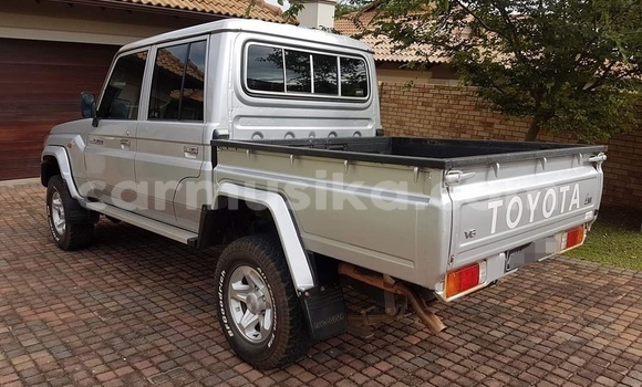 Buy Used Toyota Land Cruiser Silver Car in Beitbridge in Matabeleland South Buy Used Toyota Land Cruiser Silver Car in Beitbridge in Matabeleland South