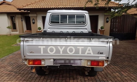 Buy Used Toyota Land Cruiser Silver Car in Beitbridge in Matabeleland South Buy Used Toyota Land Cruiser Silver Car in Beitbridge in Matabeleland South