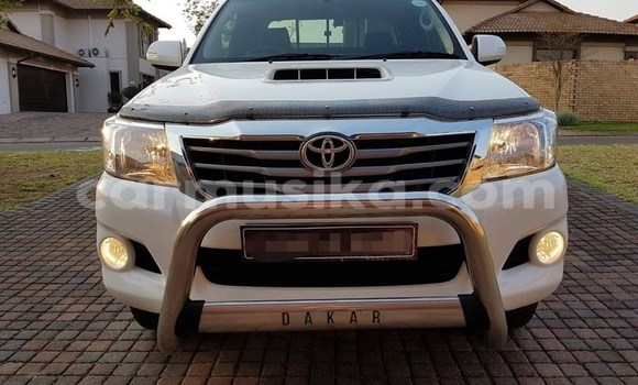 Acheter Occasion Voiture Toyota Hilux Blanc à Beitbridge, Matabeleland South Acheter Occasion Voiture Toyota Hilux Blanc à Beitbridge, Matabeleland South