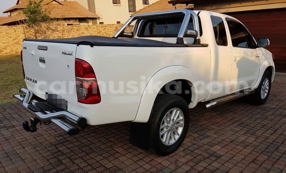Acheter Occasion Voiture Toyota Hilux Blanc à Beitbridge, Matabeleland South Acheter Occasion Voiture Toyota Hilux Blanc à Beitbridge, Matabeleland South