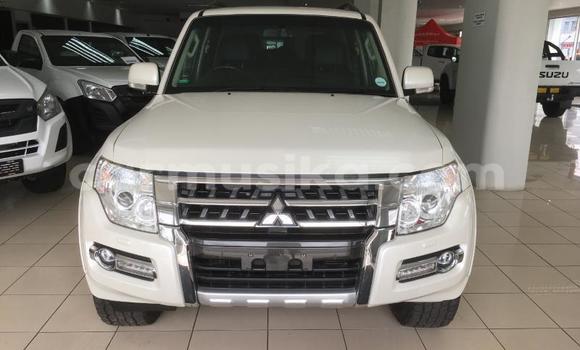 Buy Used Mitsubishi Pajero White Car in Beitbridge in Matabeleland South