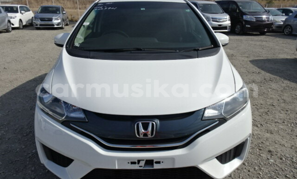 Buy Used Honda Fit White Car in Beitbridge in Matabeleland South