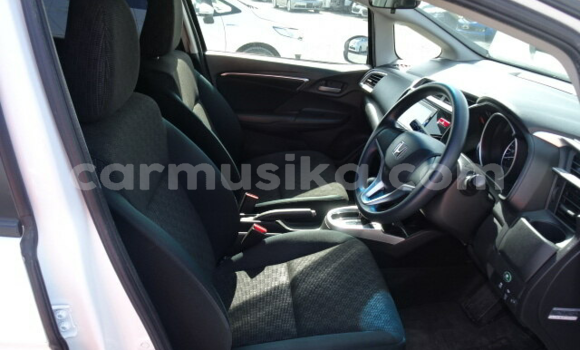 Buy Used Honda Fit White Car in Beitbridge in Matabeleland South Buy Used Honda Fit White Car in Beitbridge in Matabeleland South