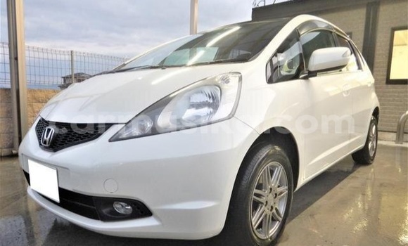 Buy Used Honda Fit White Car in Beitbridge in Matabeleland South Buy Used Honda Fit White Car in Beitbridge in Matabeleland South
