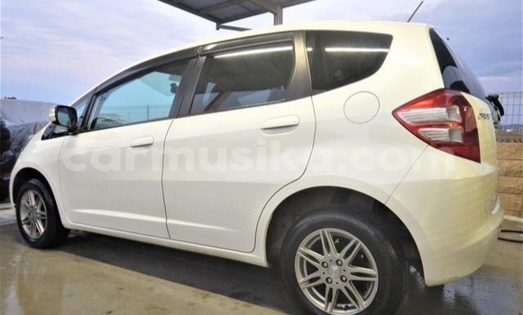 Buy Used Honda Fit White Car in Beitbridge in Matabeleland South Buy Used Honda Fit White Car in Beitbridge in Matabeleland South