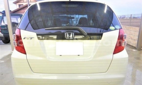 Buy Used Honda Fit White Car in Beitbridge in Matabeleland South Buy Used Honda Fit White Car in Beitbridge in Matabeleland South
