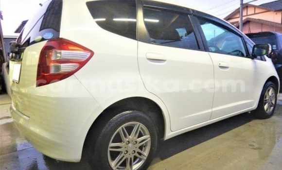 Buy Used Honda Fit White Car in Beitbridge in Matabeleland South Buy Used Honda Fit White Car in Beitbridge in Matabeleland South