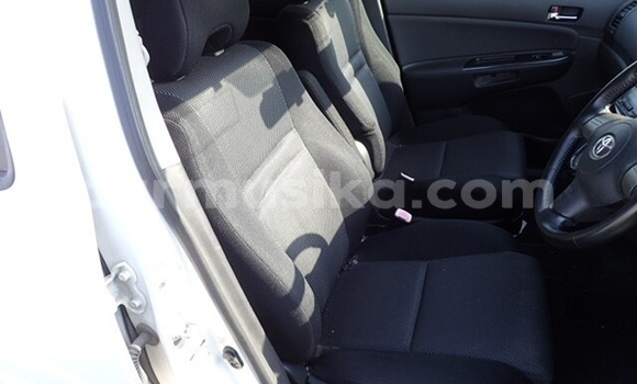 Buy Used Toyota Wish White Car in Beitbridge in Matabeleland South Buy Used Toyota Wish White Car in Beitbridge in Matabeleland South