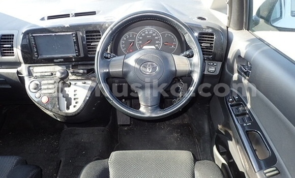 Buy Used Toyota Wish White Car in Beitbridge in Matabeleland South Buy Used Toyota Wish White Car in Beitbridge in Matabeleland South