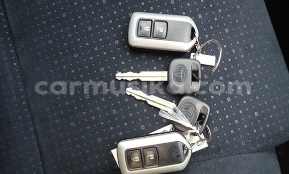 Buy Used Toyota Wish White Car in Beitbridge in Matabeleland South Buy Used Toyota Wish White Car in Beitbridge in Matabeleland South