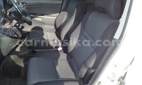 Buy Used Toyota Wish White Car in Beitbridge in Matabeleland South Buy Used Toyota Wish White Car in Beitbridge in Matabeleland South