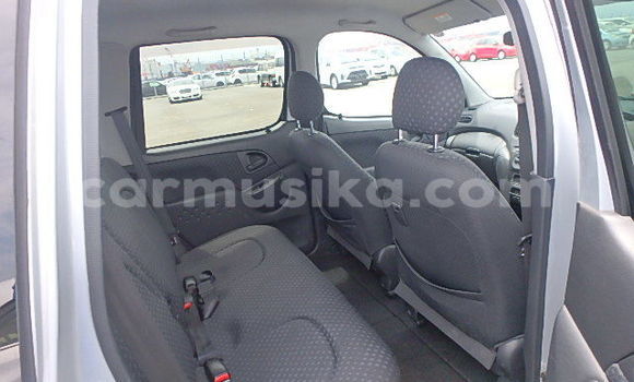 Acheter Occasion Voiture Toyota FunCargo Gris à Beitbridge, Matabeleland South Acheter Occasion Voiture Toyota FunCargo Gris à Beitbridge, Matabeleland South