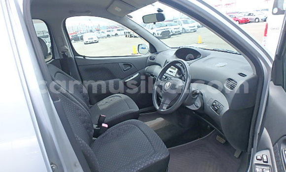 Acheter Occasion Voiture Toyota FunCargo Gris à Beitbridge, Matabeleland South Acheter Occasion Voiture Toyota FunCargo Gris à Beitbridge, Matabeleland South