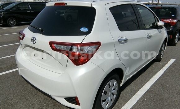 Acheter Occasion Voiture Toyota Vitz Blanc à Beitbridge, Matabeleland South Acheter Occasion Voiture Toyota Vitz Blanc à Beitbridge, Matabeleland South