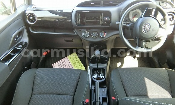 Acheter Occasion Voiture Toyota Vitz Blanc à Beitbridge, Matabeleland South Acheter Occasion Voiture Toyota Vitz Blanc à Beitbridge, Matabeleland South