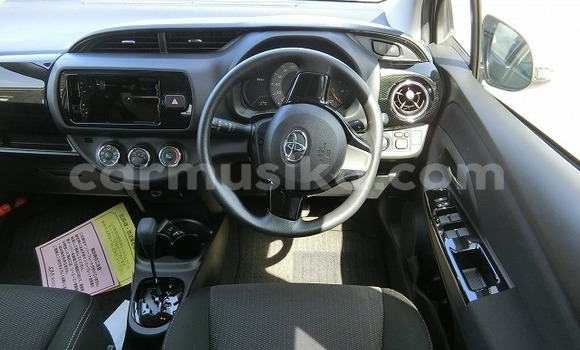 Acheter Occasion Voiture Toyota Vitz Blanc à Beitbridge, Matabeleland South Acheter Occasion Voiture Toyota Vitz Blanc à Beitbridge, Matabeleland South