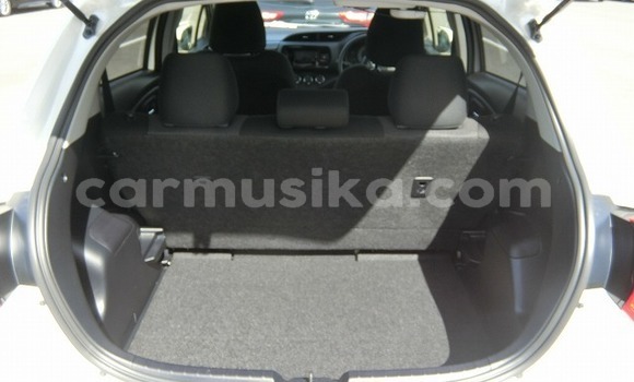 Acheter Occasion Voiture Toyota Vitz Blanc à Beitbridge, Matabeleland South Acheter Occasion Voiture Toyota Vitz Blanc à Beitbridge, Matabeleland South