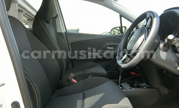 Acheter Occasion Voiture Toyota Vitz Blanc à Beitbridge, Matabeleland South Acheter Occasion Voiture Toyota Vitz Blanc à Beitbridge, Matabeleland South