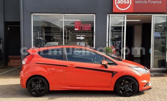 Acheter Occasion Voiture Ford Fiesta ST Beige à Beitbridge, Matabeleland South Acheter Occasion Voiture Ford Fiesta ST Beige à Beitbridge, Matabeleland South