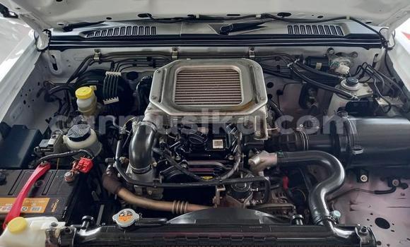 Acheter Occasion Voiture Nissan Hardbody Blanc à Beitbridge, Matabeleland South Acheter Occasion Voiture Nissan Hardbody Blanc à Beitbridge, Matabeleland South