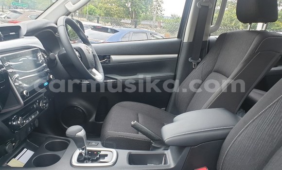 Nunua Ilio tumika Toyota Hilux Nyeusi Gari ndani ya Beitbridge nchini Matabeleland Kusini Nunua Ilio tumika Toyota Hilux Nyeusi Gari ndani ya Beitbridge nchini Matabeleland Kusini