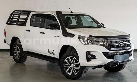 Buy Used Toyota Hilux White Car in Beitbridge in Matabeleland South