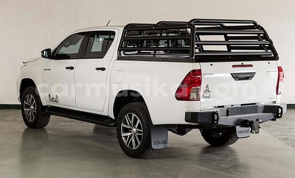 Tenga Tsaru Toyota Hilux Chena Mota in Beitbridge in Matabeleland South Tenga Tsaru Toyota Hilux Chena Mota in Beitbridge in Matabeleland South