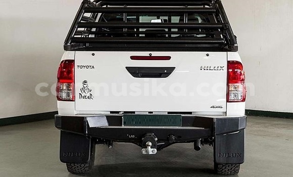 Tenga Tsaru Toyota Hilux Chena Mota in Beitbridge in Matabeleland South Tenga Tsaru Toyota Hilux Chena Mota in Beitbridge in Matabeleland South